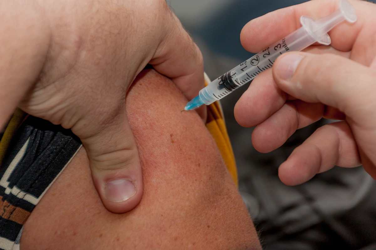 Vaccini, divampano le polemiche